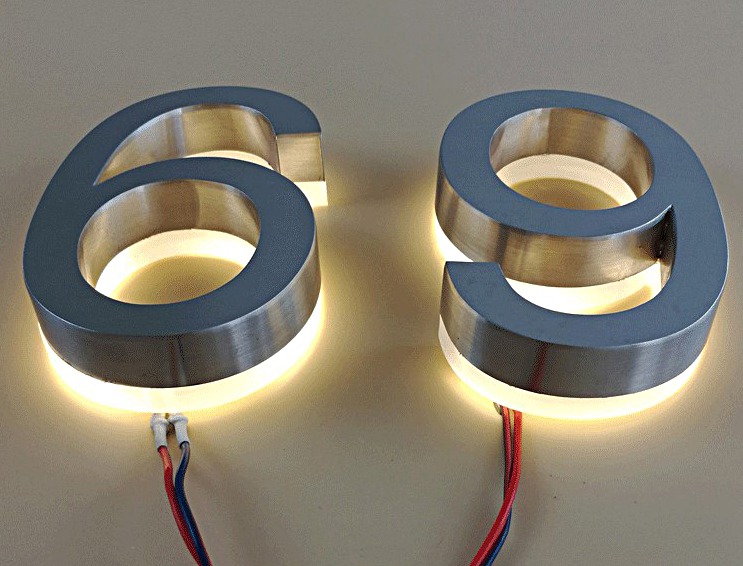 Letras corporativas retroiluminadas